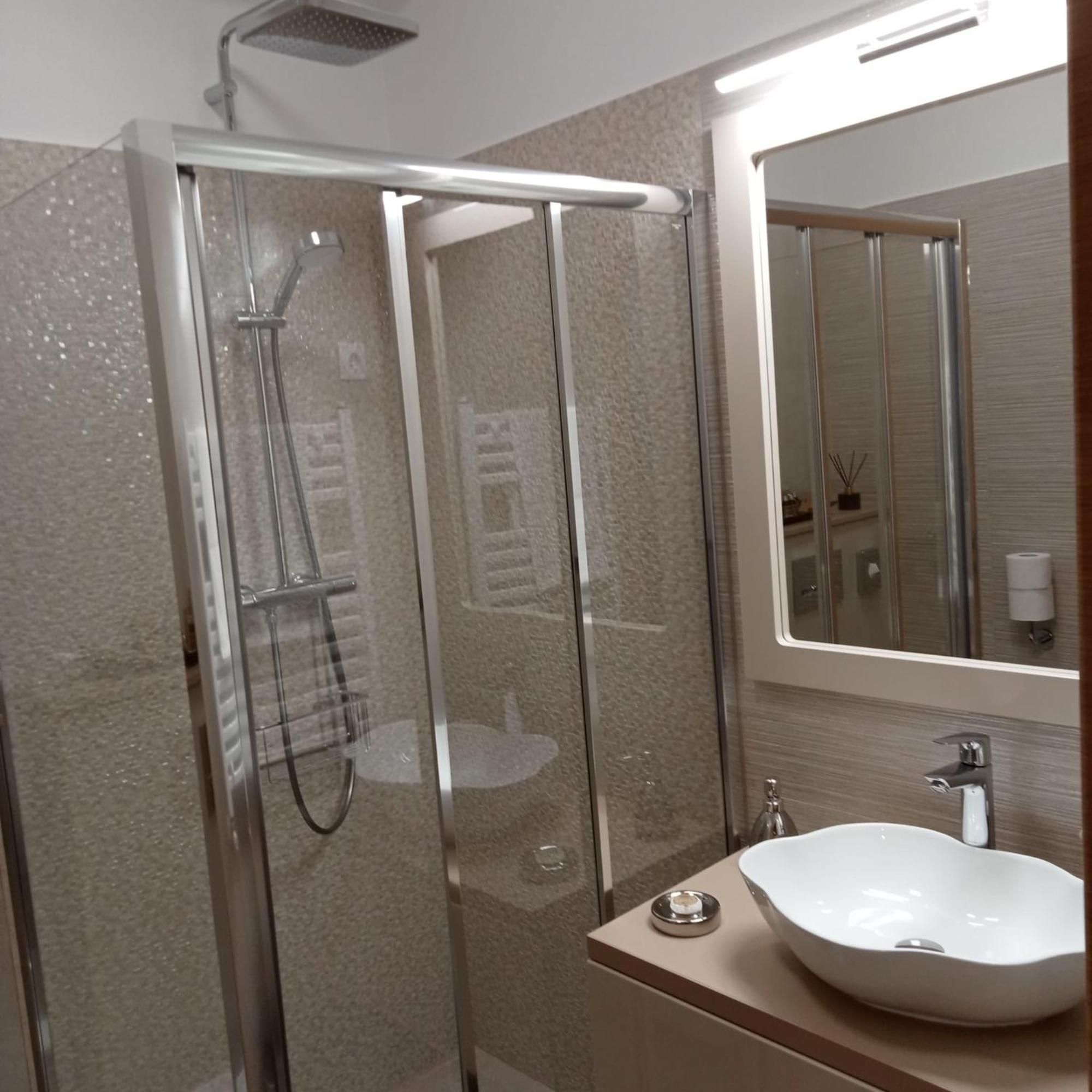 Elegant Suite - Titan Park Bucarest Esterno foto