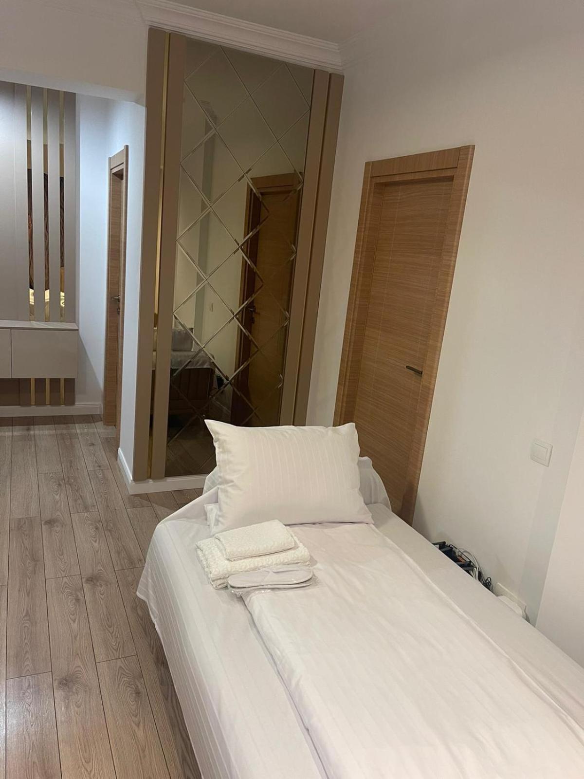 Elegant Suite - Titan Park Bucarest Esterno foto